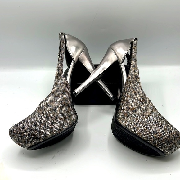 Guess high heeled sandals size 8B - Picture 6 of 9